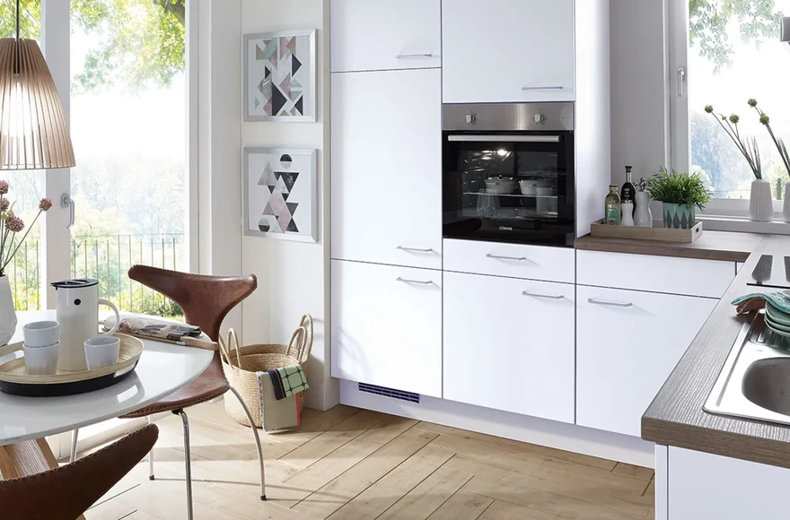 Cuisine équipée Touch en blanc alpin, super mat, de style moderne et scandinave, vue 1 sur 5