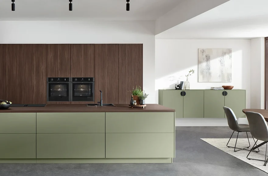 Cuisine équipée Structura en décor noyer Milan, de style minimaliste et naturel, vue 1 sur 6