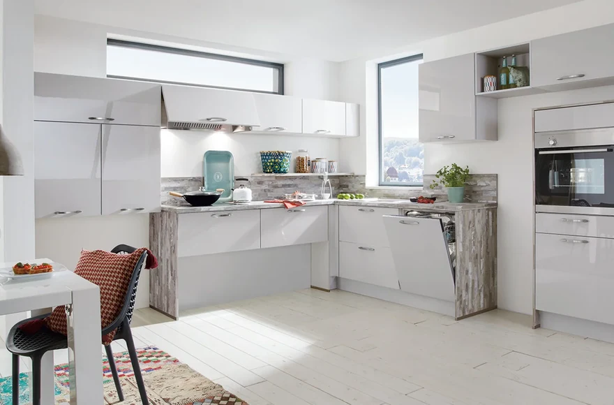 Cuisine équipée Flash en gris soie brillant, de style moderne et scandinave, vue 1 sur 5