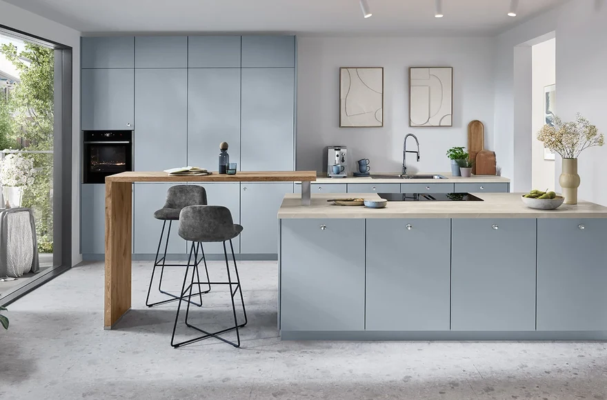 Cuisine équipée Senso en bleu ciel mat premium, de style minimaliste et scandinave, vue 1 sur 5