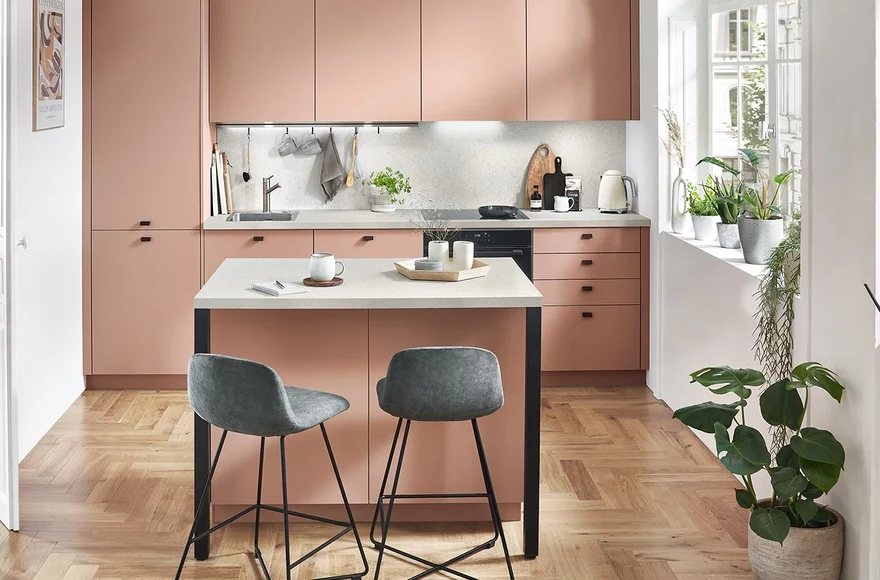 Cuisine équipée Senso en corail mat premium, de style moderne, vue 1 sur 5