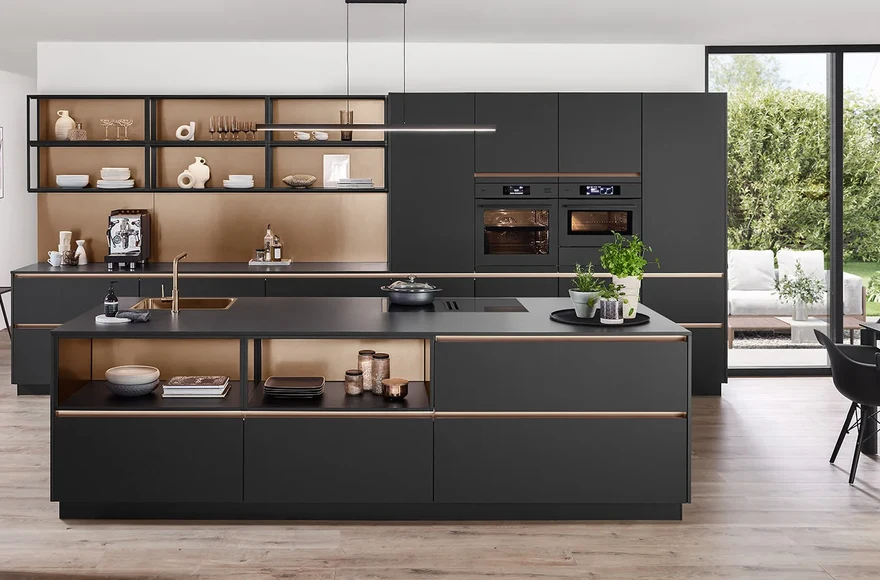 Cuisine équipée Senso en noir mat premium, de style minimaliste et industriel, vue 1 sur 6