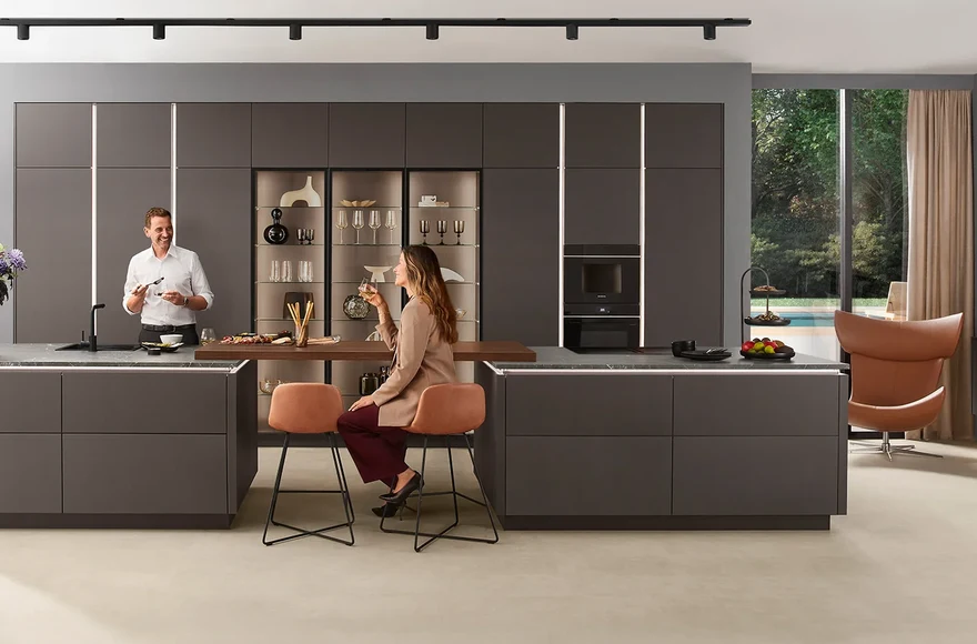 Cuisine équipée Softline en coffee Perfect mat, de style minimaliste, vue 1 sur 5