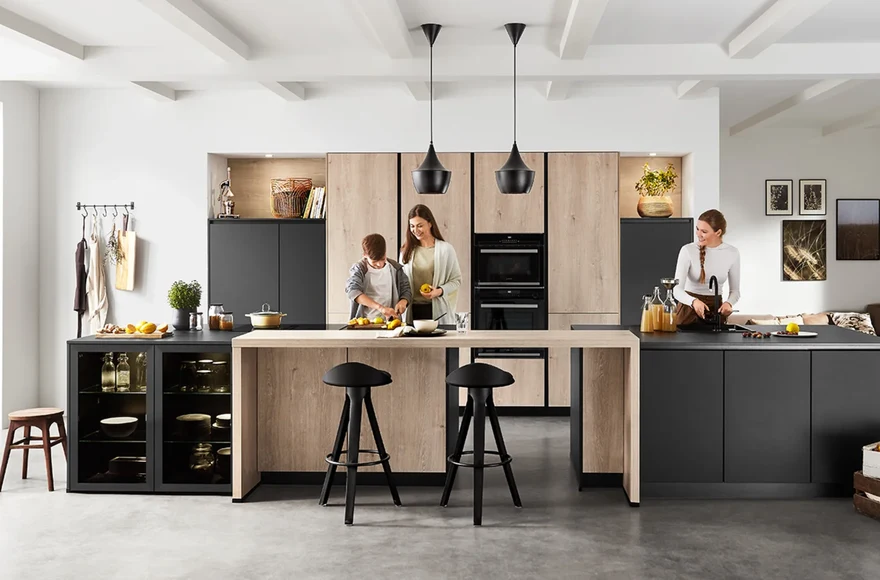 Cuisine équipée Natura en décor chêne Montréal, de style naturel et industriel, vue 1 sur 5
