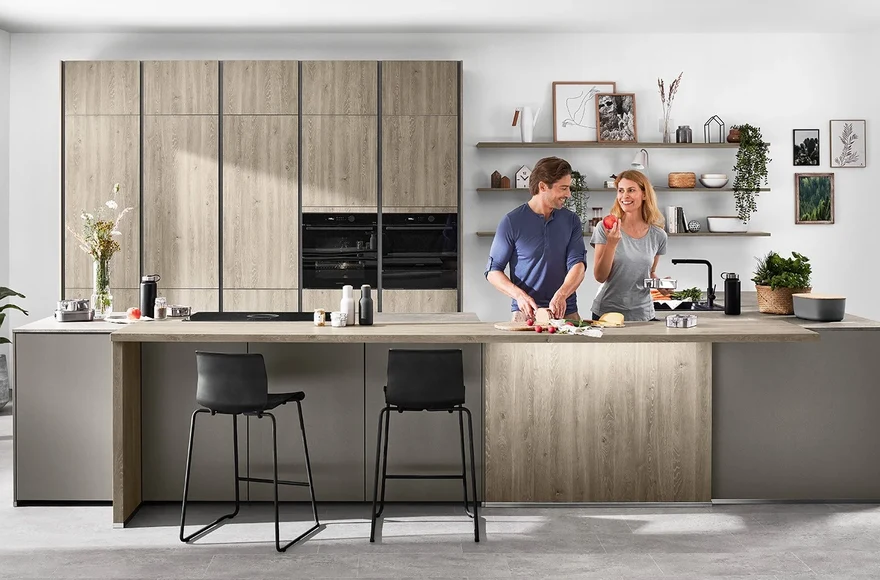 Cuisine équipée Riva en décor chêne Bergamo, de style minimaliste, naturel et scandinave, vue 1 sur 5