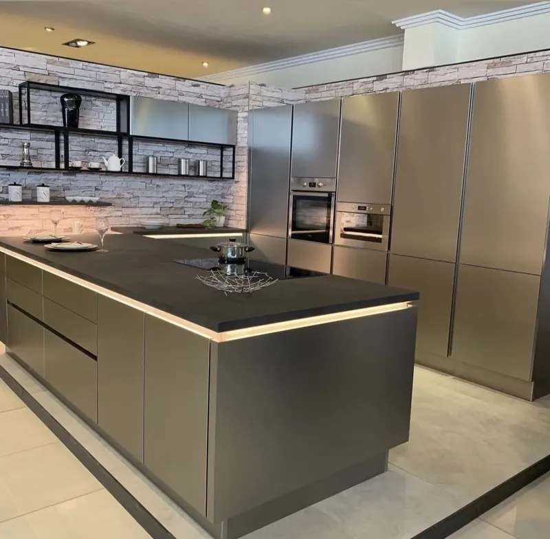 Cuisine réalisée à Saint-Maximin (projet 3) par Cuisines ELITE