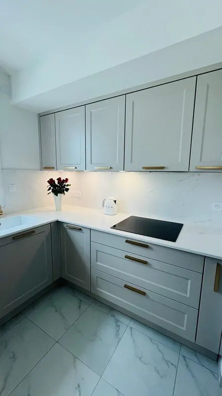 Cuisine en U au design contemporain, réalisée par Cuisines ELITE Antony, vue 1 sur 4