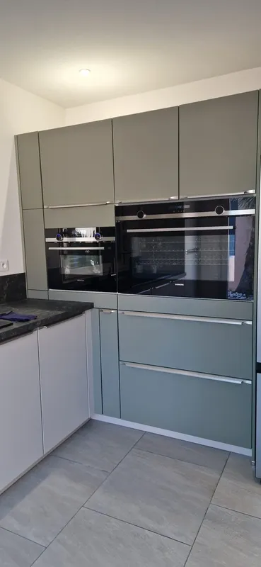 Cuisine au design contemporain, réalisée par Cuisines ELITE Toulon, vue 1 sur 3